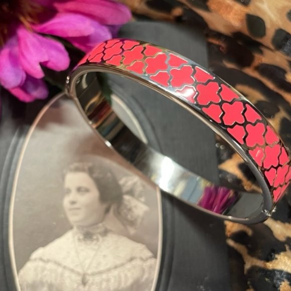 Vibrant and Sassy Halcyon Days Agama Hinged Bangle, Palladium & Hot Pink Enamel - Picture 1 of 5